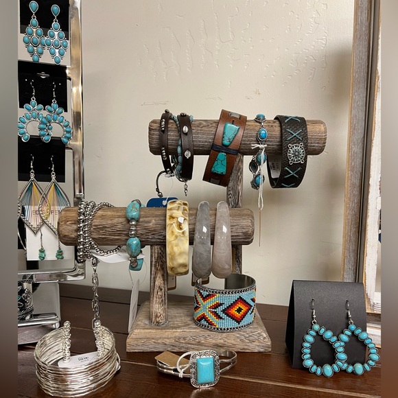 Boho Western Vibe Boutique! Based in Montana🥰 - Picture 3 of 7